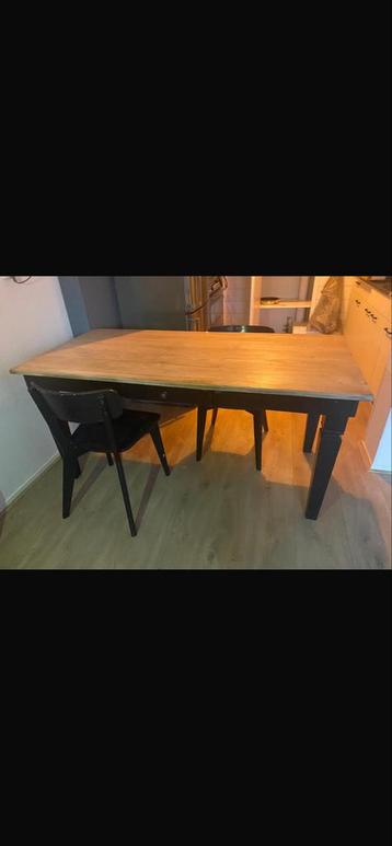 Gratis Eettafel, Bootlamp & Nachtkastjes - Oss