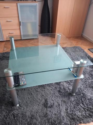 Glazen salontafel 75 bij 75 cm 45 cm hoog gratis.