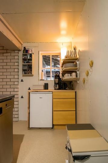 Keuken, gratis! gebruikt tijdelijk. Hout, blad, gootsteen,