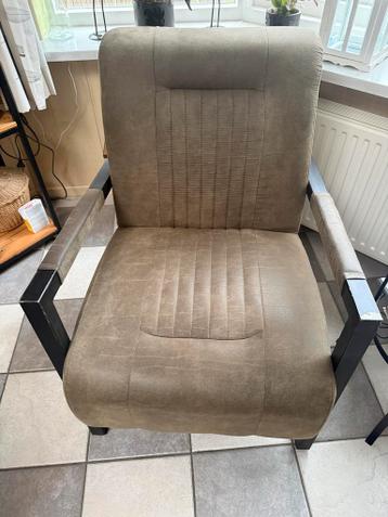 Olijfgroene fauteuil in goede staat