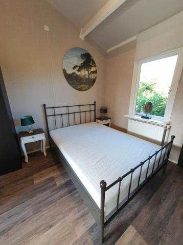 Tweepersoonsbed 140x200 met matras