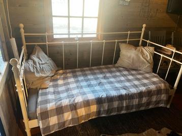 Gratis eenpersoons ledikant - ziet er prima uit!