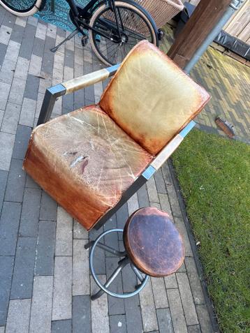 Gratis vintage fauteuil + kruk voor DIY project