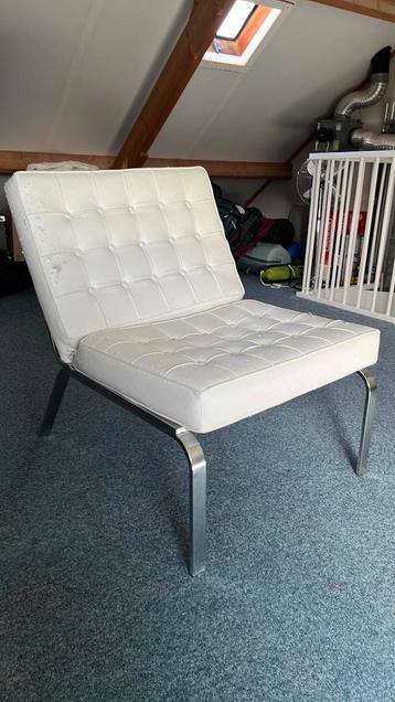 Witte moderne fauteuil: gratis afhalen!