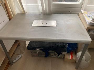 Ikea  tafel met bakje en deksel gratis ophalen!