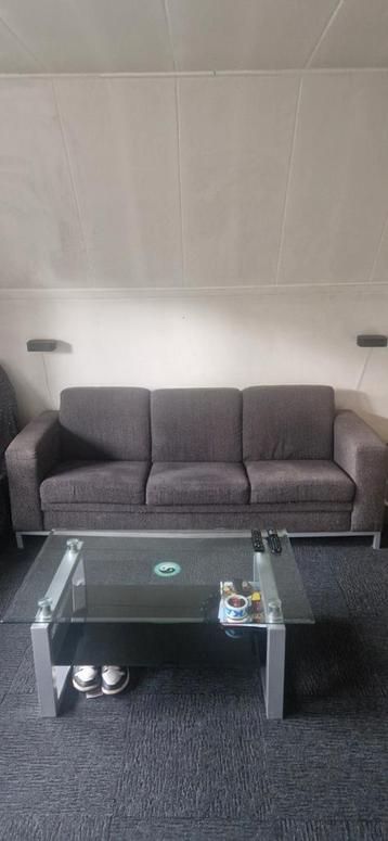 Gratis af te halen: Koelkast, bankstel, tafel, kast