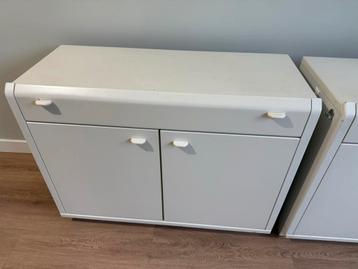 Twee dressoir kastjes