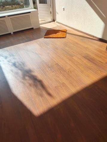 Mooie bruine laminaat vloer