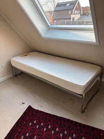 Eenpersoonsbed met matras