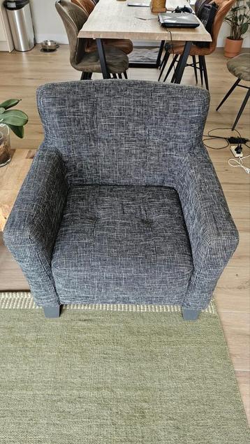 Twee grijze fauteuils
