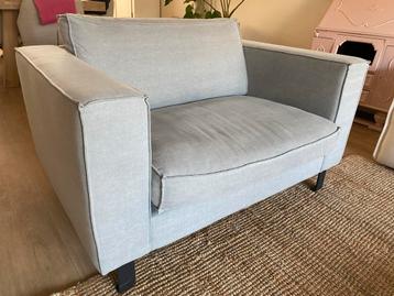 Knusse Love Seat - Perfect voor kleine ruimtes!