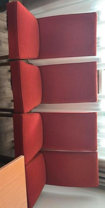Gratis 4 eetkamer stoelen