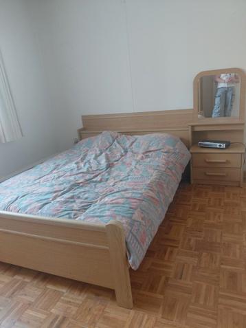 Houten bed met kast - Gratis af te halen!