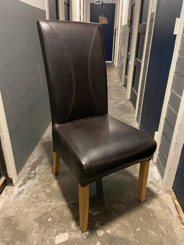 Gratis af te halen: 2 stoelen en tafeltje