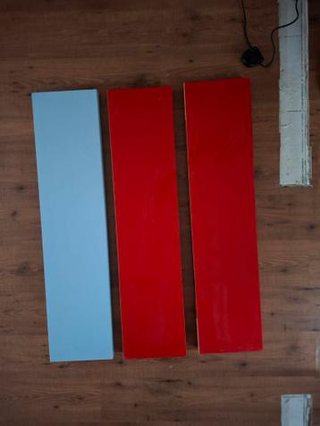 3 Ikea Lack zwevende planken - rood en lichtblauw