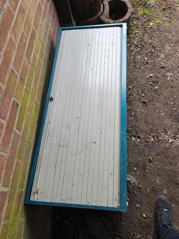 Metalen opberg kast gratis