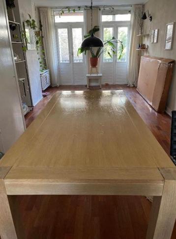 Houten robuuste tafel