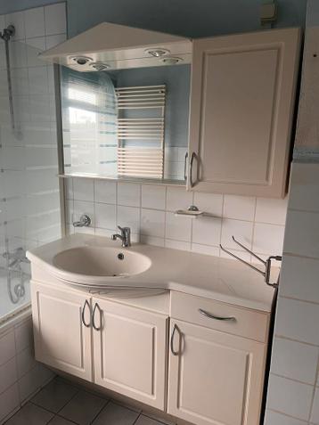 Badkamer (badkuip + douche + wastafelmeubel) GRATIS