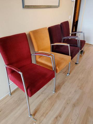 5 Stoelen op wieltjes met verstelbare leuning