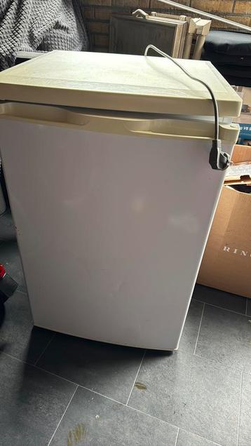 Koelkast (werkt niet) , OUD IJZER , gratis ophalen