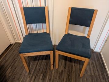 GRATIS: 2 Stoelen met blauwe bekleding