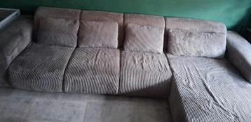 Grote hoekbank (beschadigd!) - gratis af te halen!