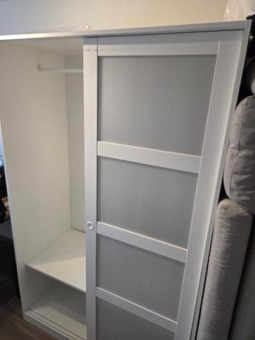 Gratis Ikea kledingkast met schuifdeuren