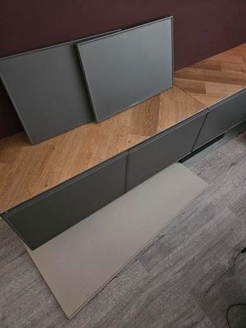 Gratis - twee deurtjes voor Ikea Besta