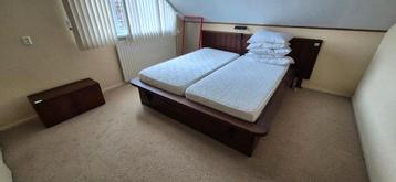 Gratis -- tweepersoonsbed - elekt. verstelbare bodem + kast