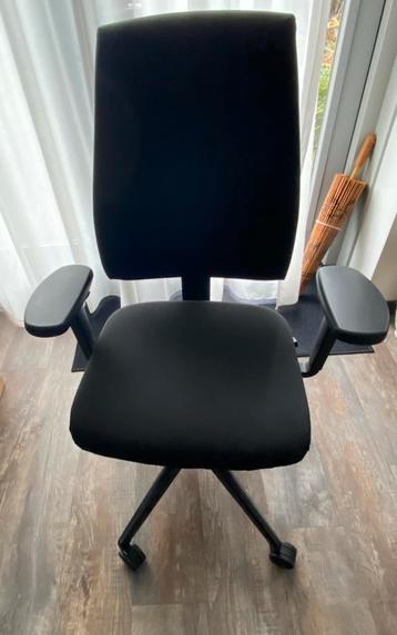 Gratis burostoel zwart. Afvte halen per direct