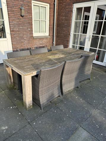 Houten eettafel - gratis af te halen deze zondag!
