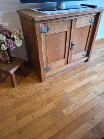 Houten TV-meubel met deurtjes