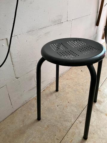 grijs metalen krukje gratis