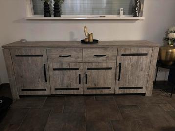 Gratis Dressoir - Prima voor een tweede leven!