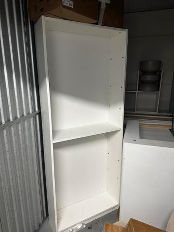 2x Witte Kast met Planken ikea gratis