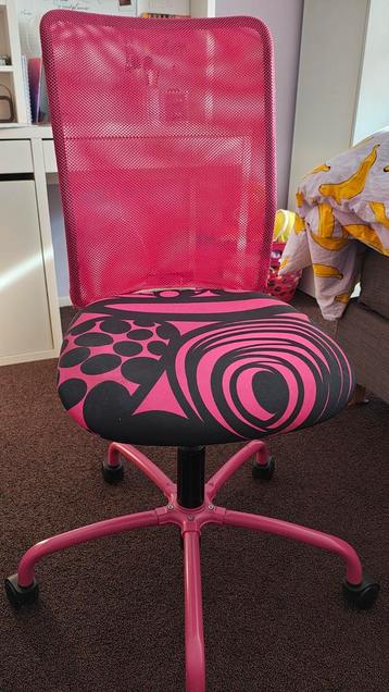 Gratis: roze bureaustoel kind - 6-11 jaar