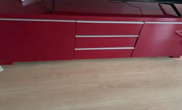 GRATIS 01-03-26 AFHALEN Tv meubel rood.
