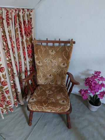 Oude stoel met nette bekleding - Gratis ophalen