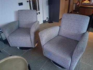 Twee draaifauteuils gratis