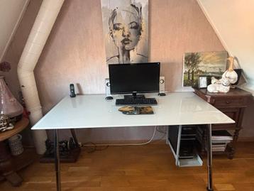 GRATIS - Verstelbaar bureau 160x80cm + bureaustoel