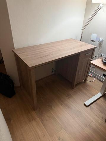 Bureau met opbergruimte