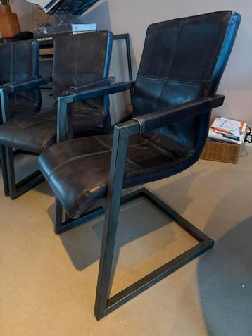 Gratis 6 leren eetkamerstoelen Gigameubel