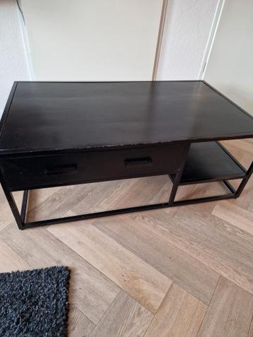 Zwarte mango salontafel  120 bij 70 cm.
