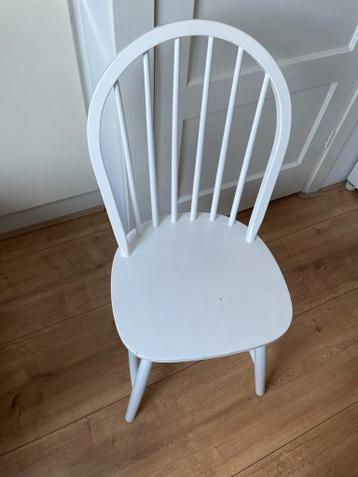 Gratis: witte houten stoel