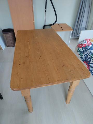 Houten (eet)tafel met kleine lade