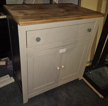 Kast met deuren en lade GRATIS