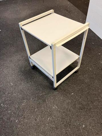 Handig verrijdbaar tafeltje