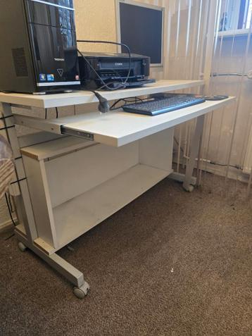 Computermeubel met wieltjes - Verrijdbaar