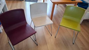 Gratis: Drie stoelen (ikea)