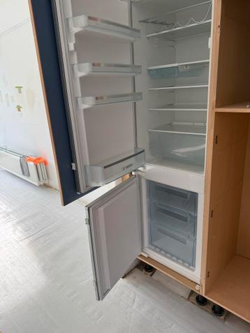 Inbouw Bosch Koelkast met vriezer - KIV34X20